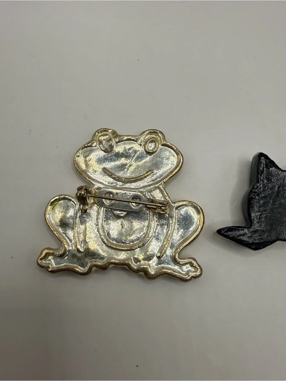 Wooden Black Skeleton Cat & Glossy Enamel Finish Green Frog Brooch lot of (2)